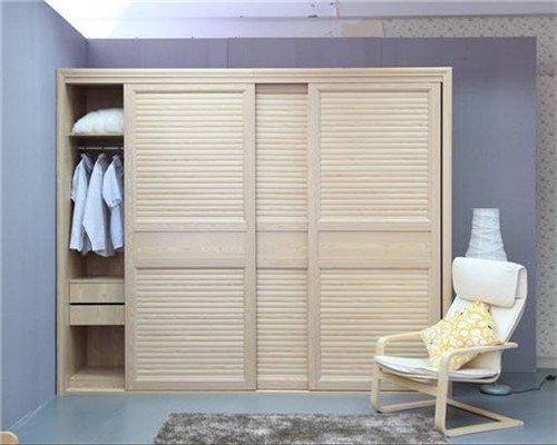 柜门推拉门和平开门哪个好,衣柜推拉门跟平开门哪个更实用