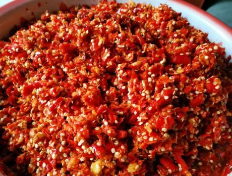 做豆瓣酱时,掌握3点小窍门,豆瓣酱色泽红润香味足,存放得久