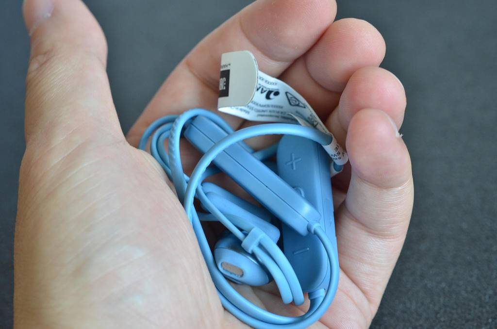 原装进口jbl蓝牙音箱价格,jbltune215bt无线耳机评测