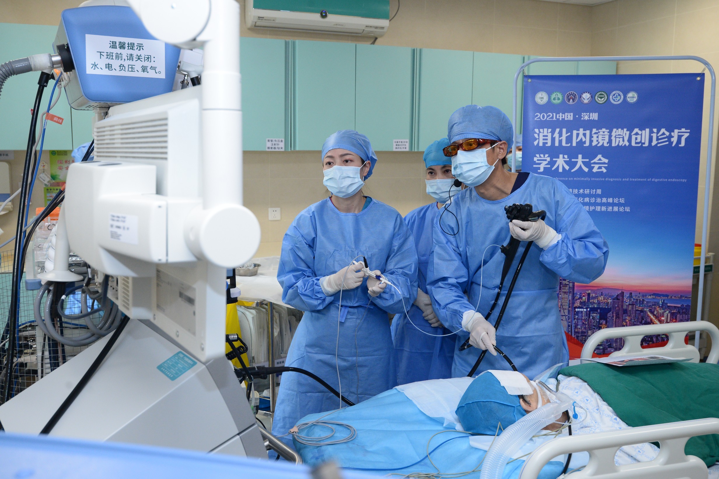 耐心倾听患者和家属心声，他是市人民医院消化内科“老大”