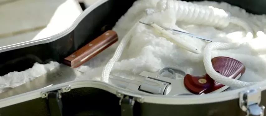 一个20岁小伙子的故事,一个20出头的男孩爱上一个女孩