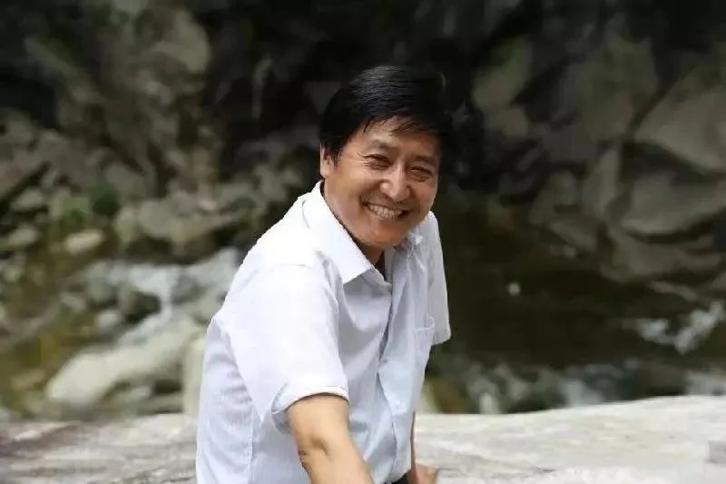 每一株青春过的植物，都向世界亮过*处私**