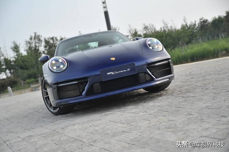 黑科技加持，亮点太多！实拍全新保时捷911