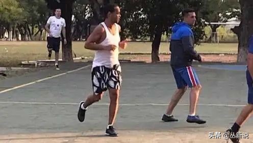 小罗监狱玩足球,小罗监狱足球队