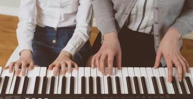 怎样培养孩子钢琴兴趣,学钢琴培养的是什么