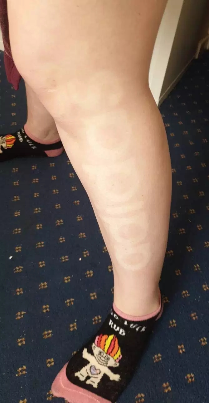 英国女子穿阿迪达斯打*裤底**晒出商标，申请当品牌代言人惨遭拒绝