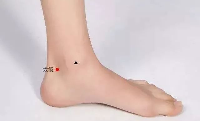 拉开女人距离的不是美貌而是成长,拉开女人的距离不是财富和美貌