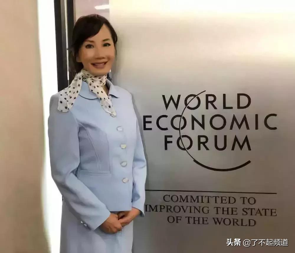 中国人帮外国人买票,中国人用英语帮外国人买火车票