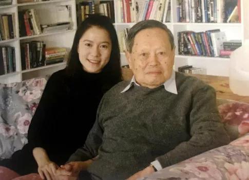 杨振宁孙女与翁帆父亲最新消息,杨澜访谈录杨振宁翁帆夫妇视频