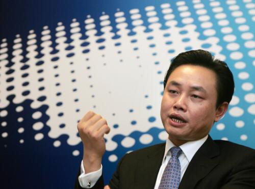 黄光裕终于出狱！而8年前就出狱的哥哥黄俊钦，现在怎么样了？