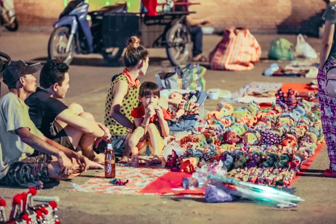 在清迈逛夜市感受泰国人慢生活,去清迈享受放下脚步的慢生活
