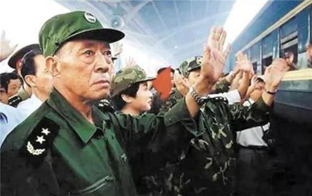 董万瑞98解放军抗洪催泪宣传片,九江抗洪抢险总指挥董万瑞事迹