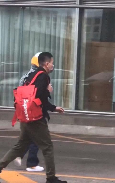 黄子韬穿鹿晗品牌衣服,黄子韬穿皮衣