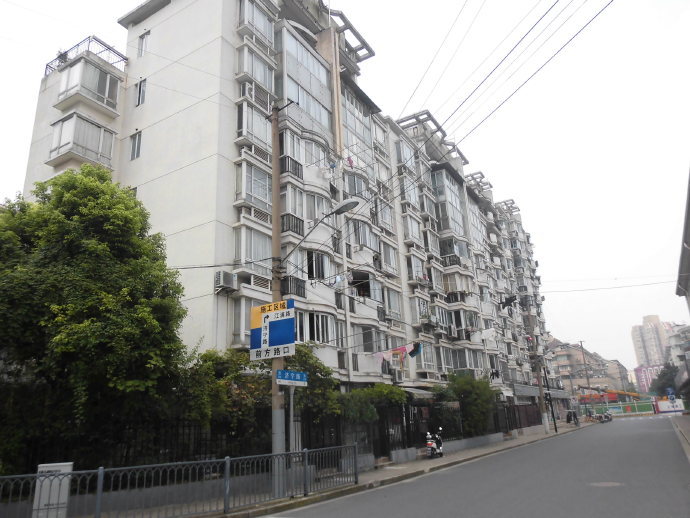 租界公园、跑狗场、卷烟厂，这条马路“活化石”太多