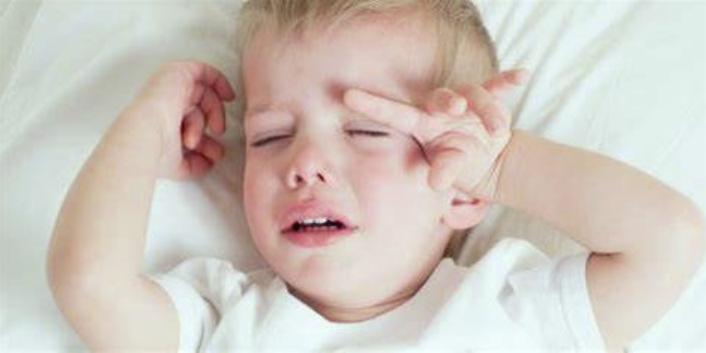 孩子为啥睡前总哭,为什么孩子睡前哭闹