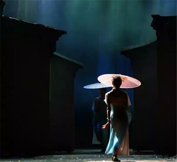 美丽的油纸伞江南水乡独特的风韵,撑一把油纸伞感受一种朦胧的美