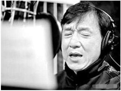 几十年来，成龙有过哪些“幼稚”的举动？