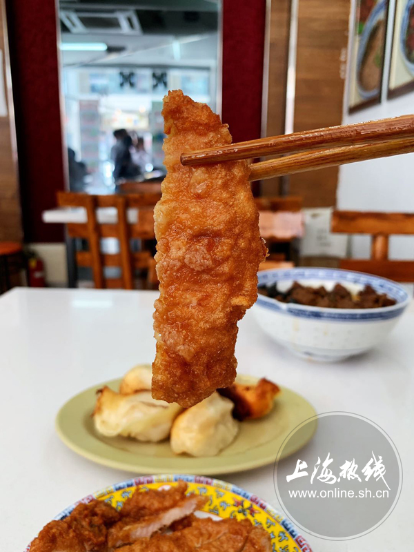 上海最好吃的辣酱油炸猪排,上海特色炸猪排辣酱油是标配