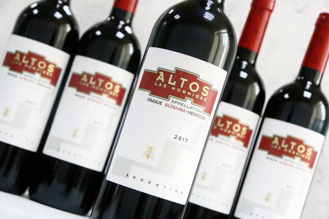 世界顶级葡萄酿酒大师,中国第一位葡萄酒品酒师大师