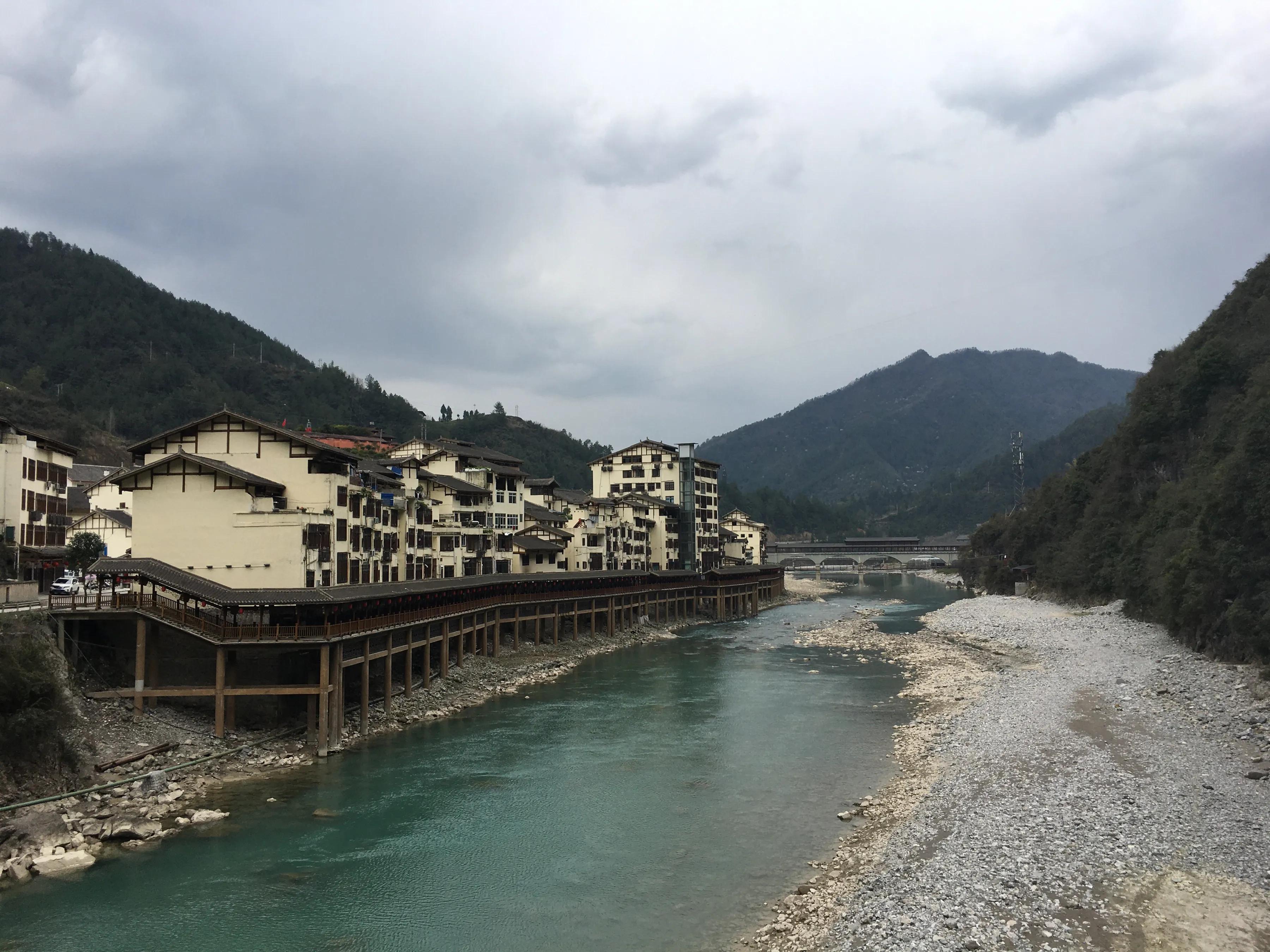 四川鸡鸣三省大峡谷,巴山峡谷荡秋千视频
