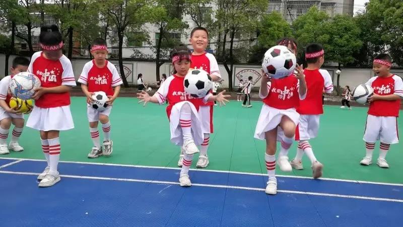 绿茵竞技展风采,绿茵赛场展风采