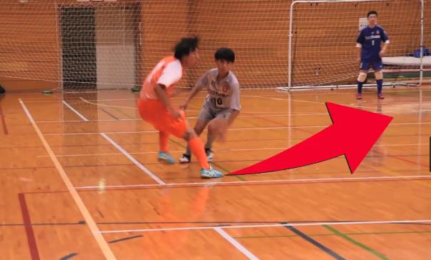 足球3人传球教学视频,五人制足球基本战术教学