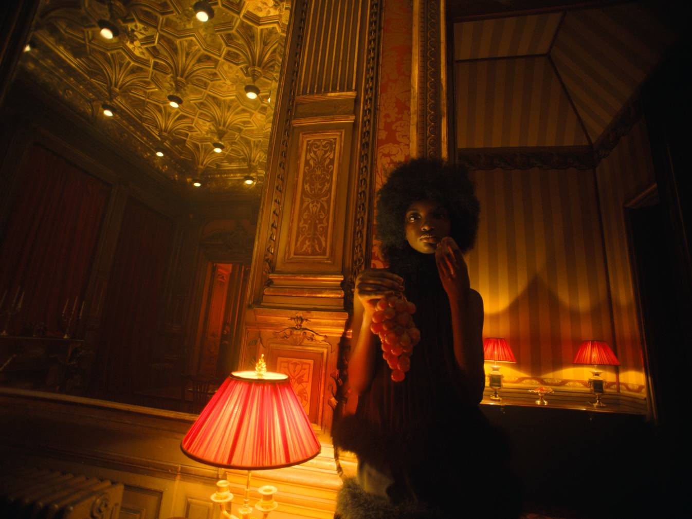 YSL以“惊悚片”展示2021夏季系列，英国老戏骨兰普林主演