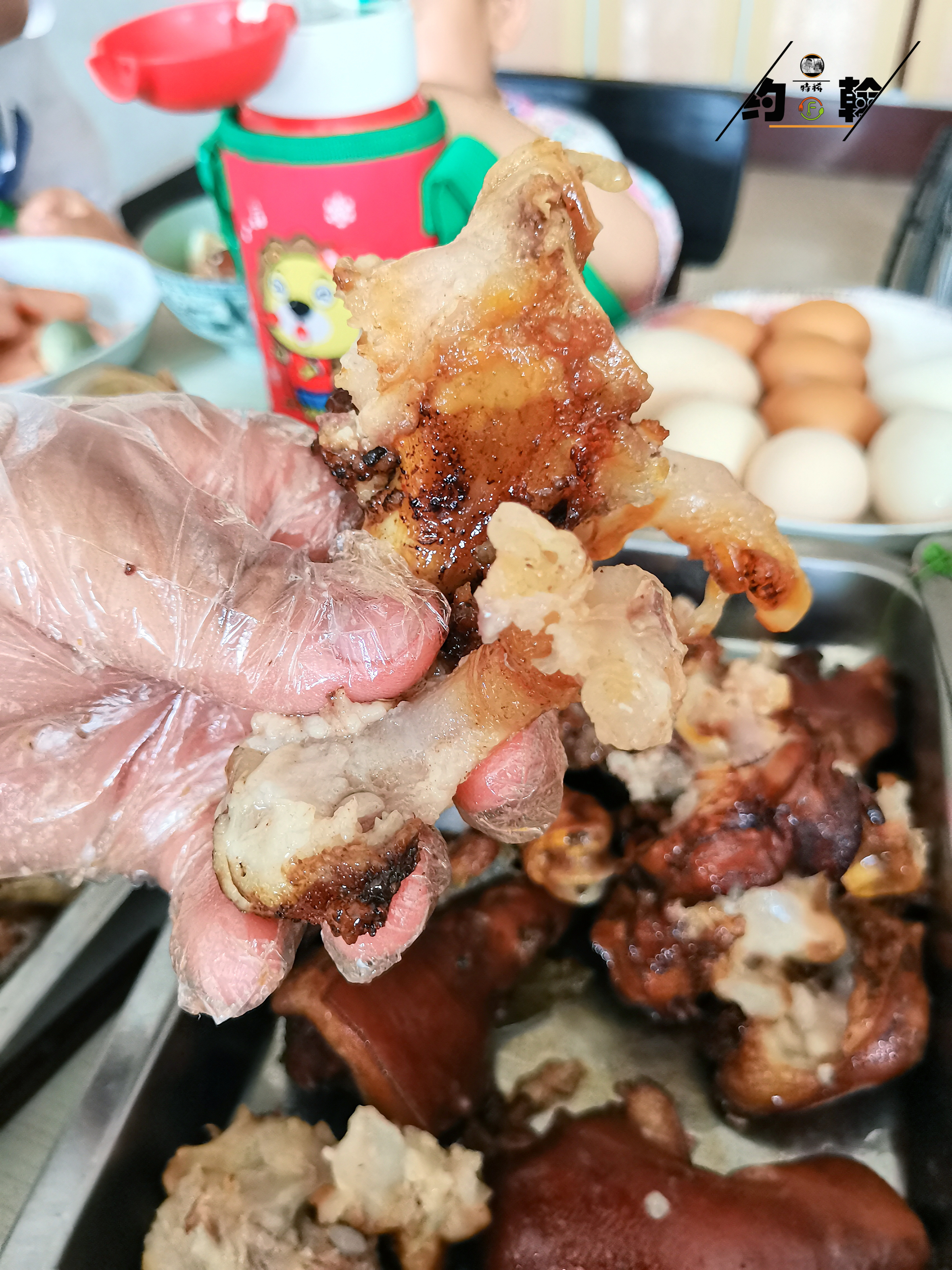 内蒙一家4口过端午，小龙虾成盘上，猪蹄一捏就烂，腌鹅蛋100起步