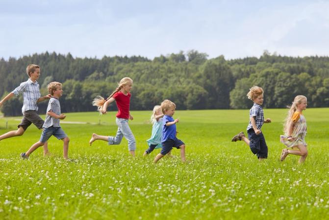 孩子在学校被人打了不肯说怎么办,宝宝被人欺负只会哭不还手怎么办