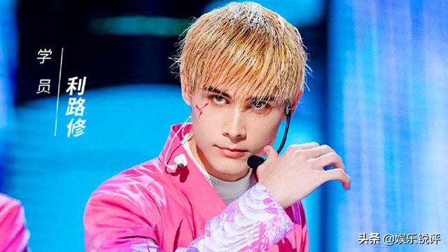 “打工皇帝”利路修意外走红，关注1000+美女，原因只为代购