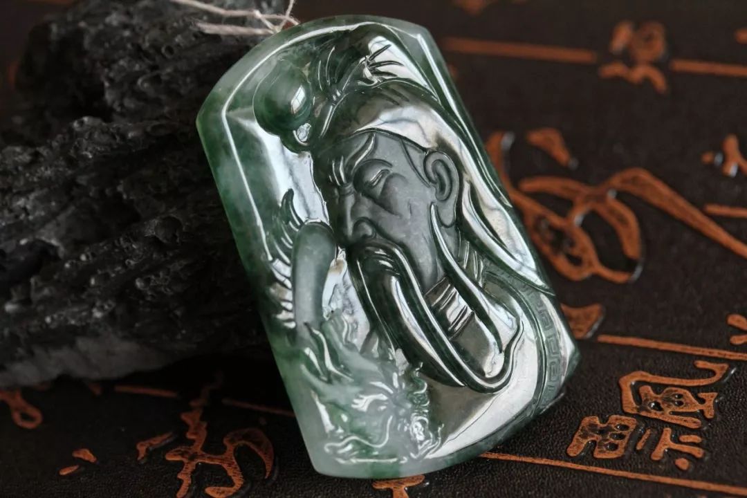 关公挂件男的戴有什么讲究,戴关公吊坠的讲究和忌讳