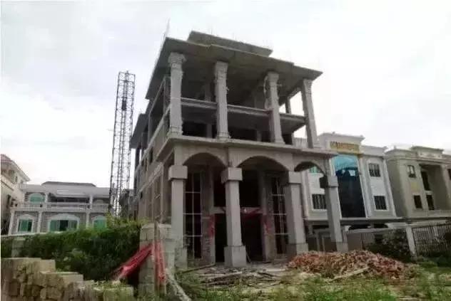 4000名警察出击捣毁制毒村,毒品村支书抓捕现场