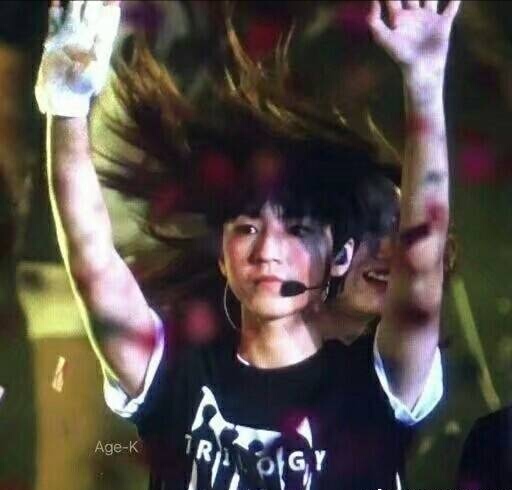 肖战王一博最近一次同台图片,肖战王一博错位时空