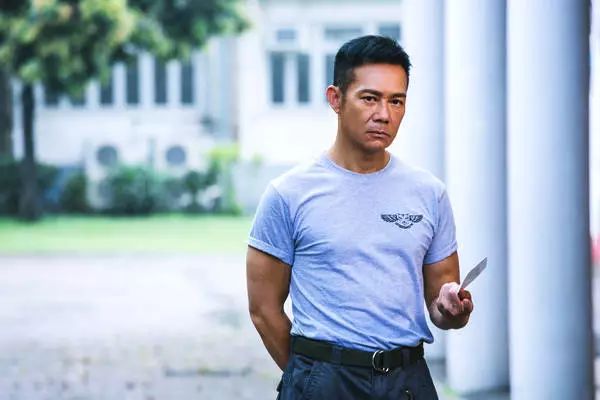 与太太22结婚周年！TVB男神罕见深情告白：谢谢给予我丈夫身份