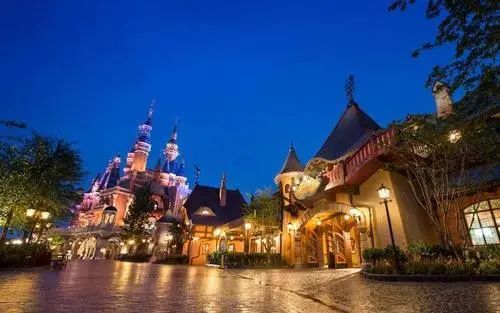 呼和浩特一幼儿园多名孩子身上现针眼；印度试射可载*弹核**头导弹；海口一父亲为骗保将智障儿子狠心推下海