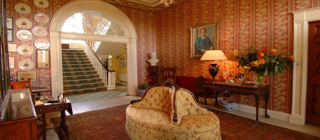 鑻卞浗棣栫浉杩涘叆icu浜嗗悧,鑻卞浗棣栫浉icu