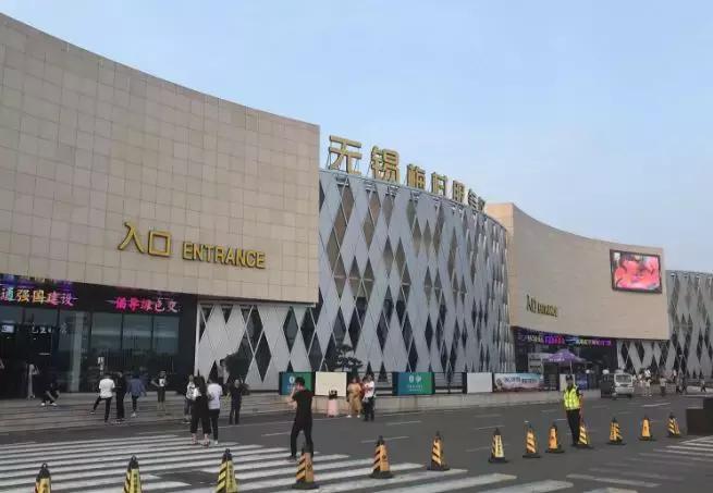 无锡梅村服务区女士停车位,高速服务区女司机专用停车位