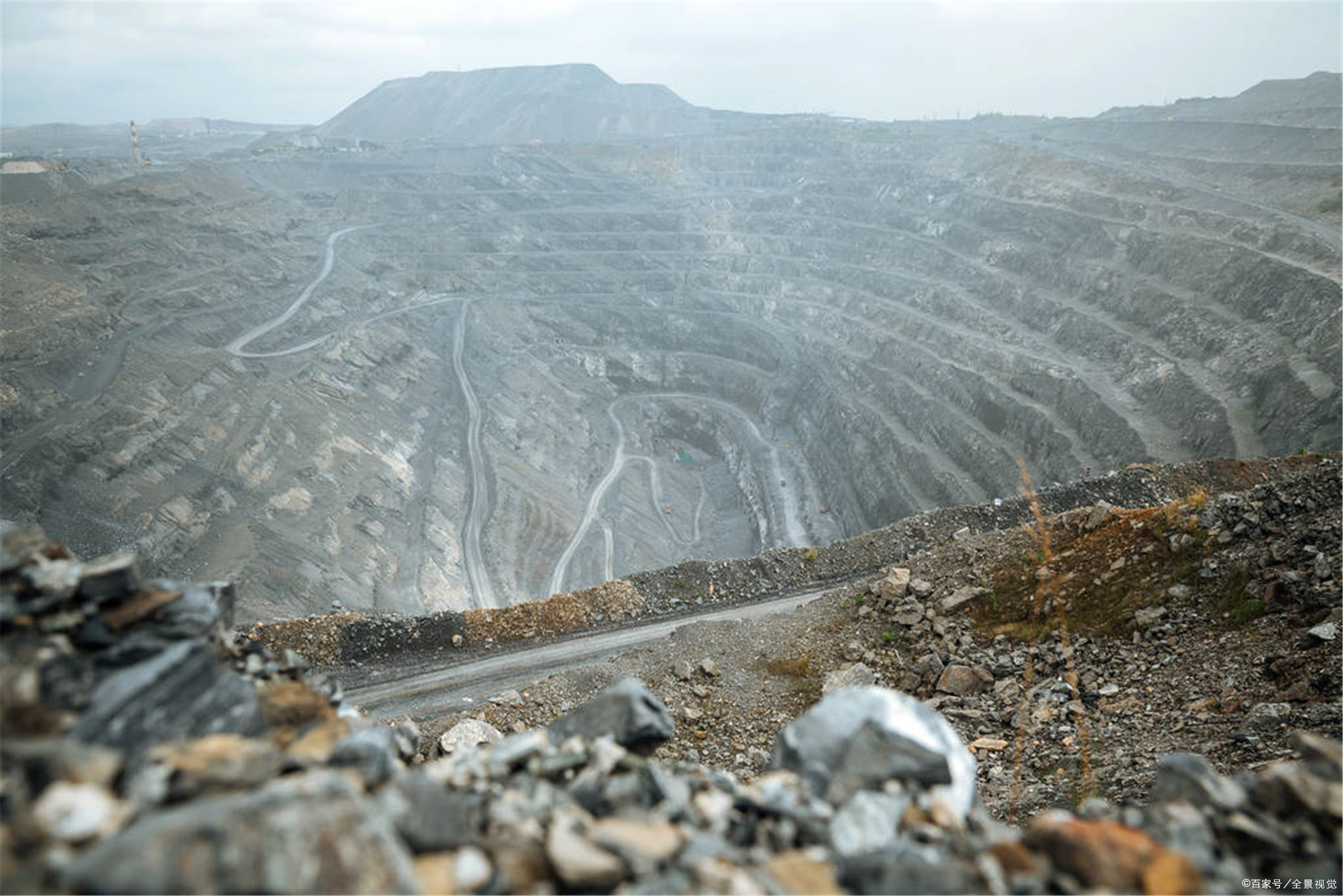现在挖机司机工资怎么涨了,挖掘机司机有发展前途吗