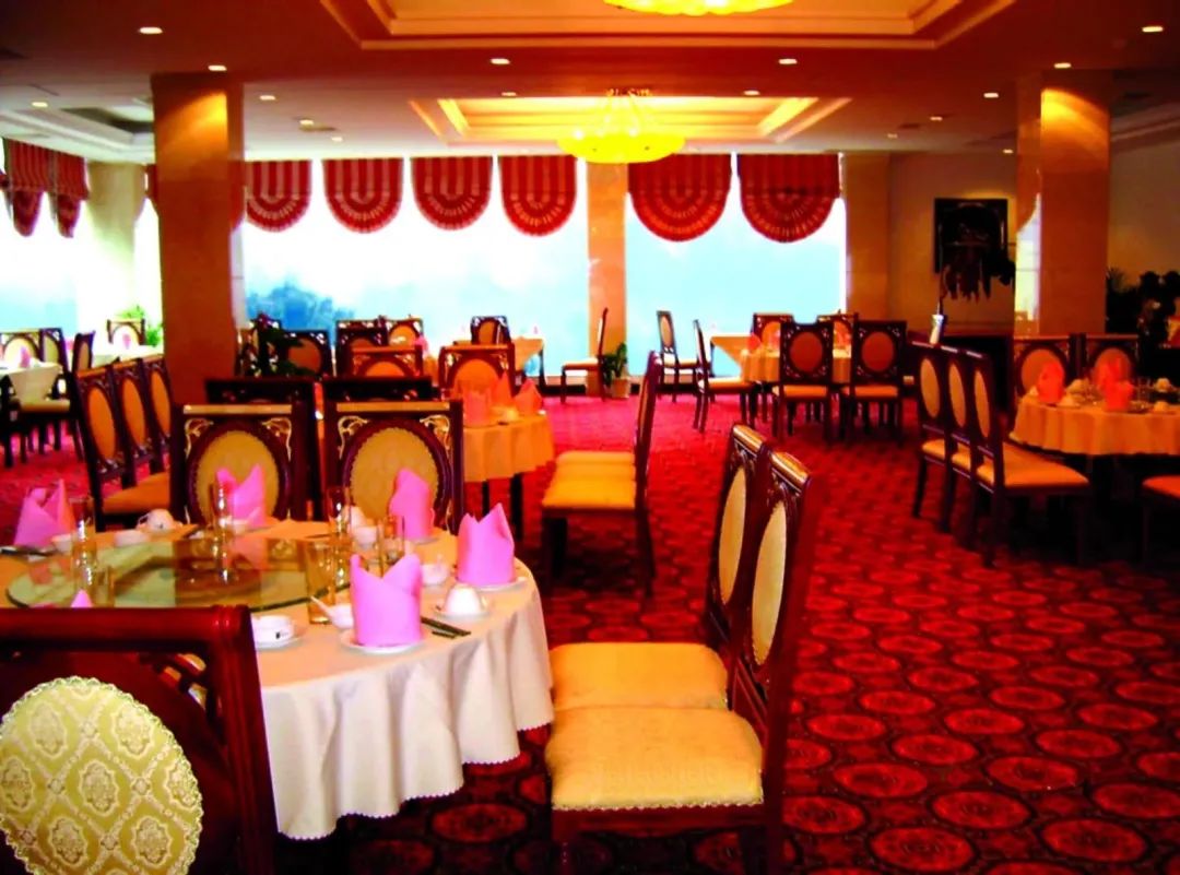 原生态山地球场,国内天然草坪球场