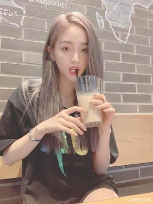 吴宣仪天天向上喝奶茶,吴宣仪为什么喜欢杨超越