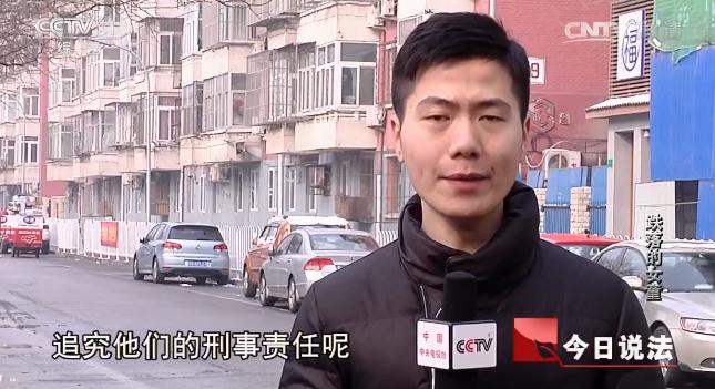 保姆送孩子上学途中被车撞伤,保姆接孩子被撞谁承担责任