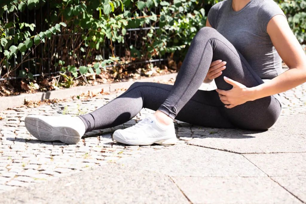 跌打损伤活血化瘀的云南白药,云南白药追风活络油图片