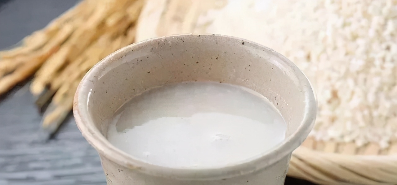 淘米水不要倒掉它有8大妙用,淘完米水要倒掉吗