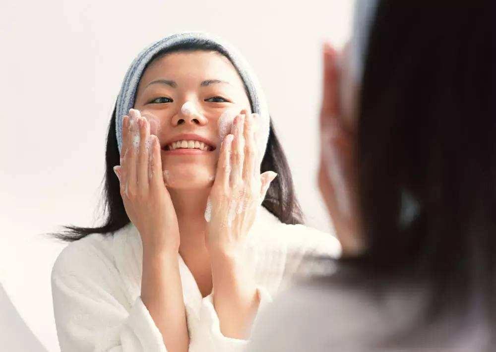 人未老脸先老怎么办,人老脸上不长斑