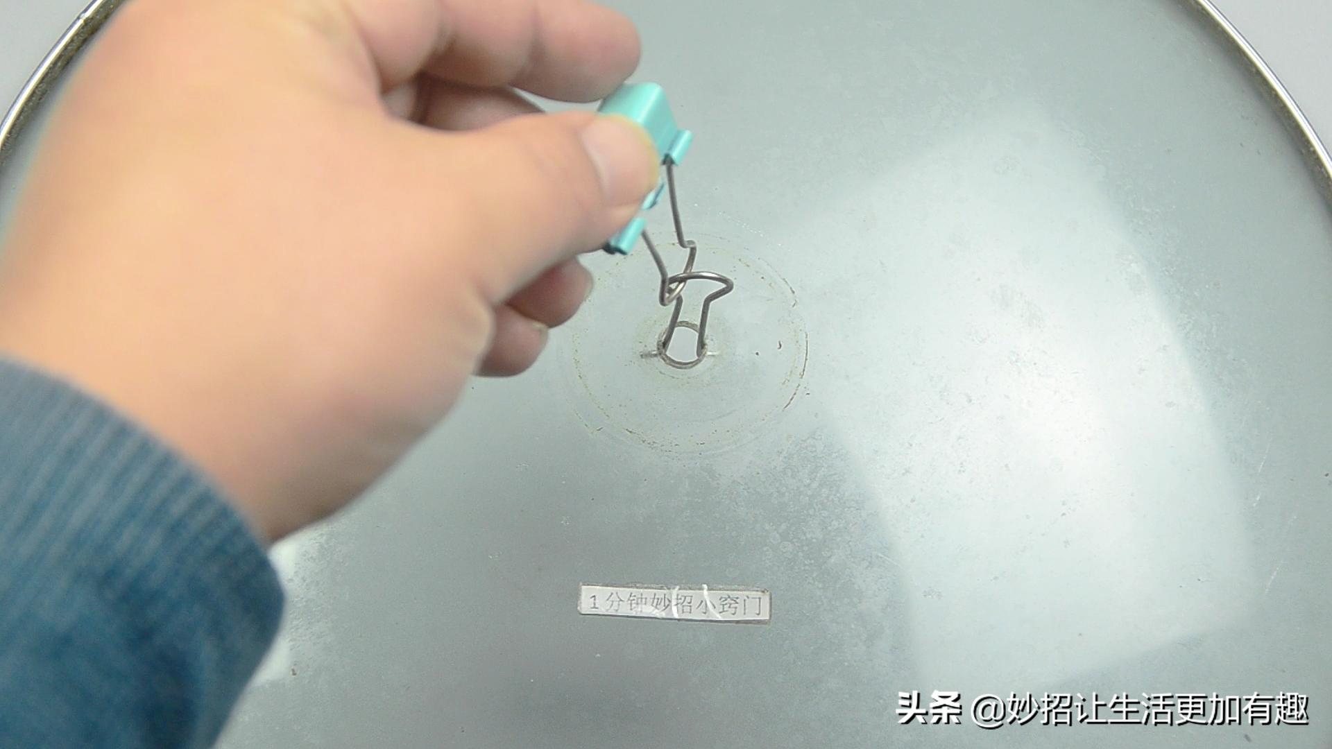 炒菜的锅的把手坏了怎么办,炒菜的时候锅盖扣住了怎么办