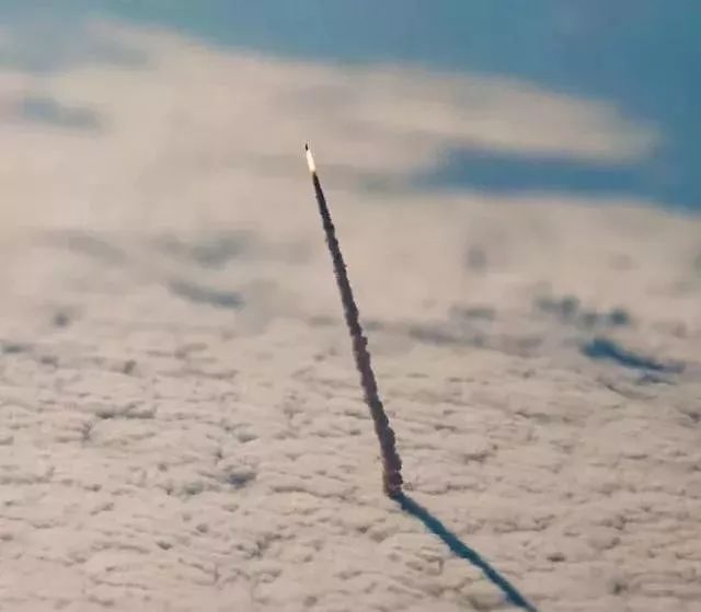 珠峰顶部岩石,珠峰顶部什么样子