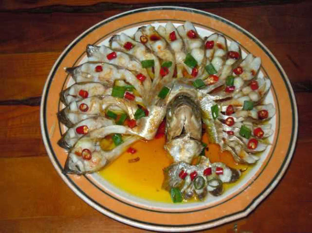 如何钓武昌鱼用什么饵料,钓武昌鱼什么时间最好