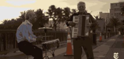 折叠的音符——陈军手风琴的多面性