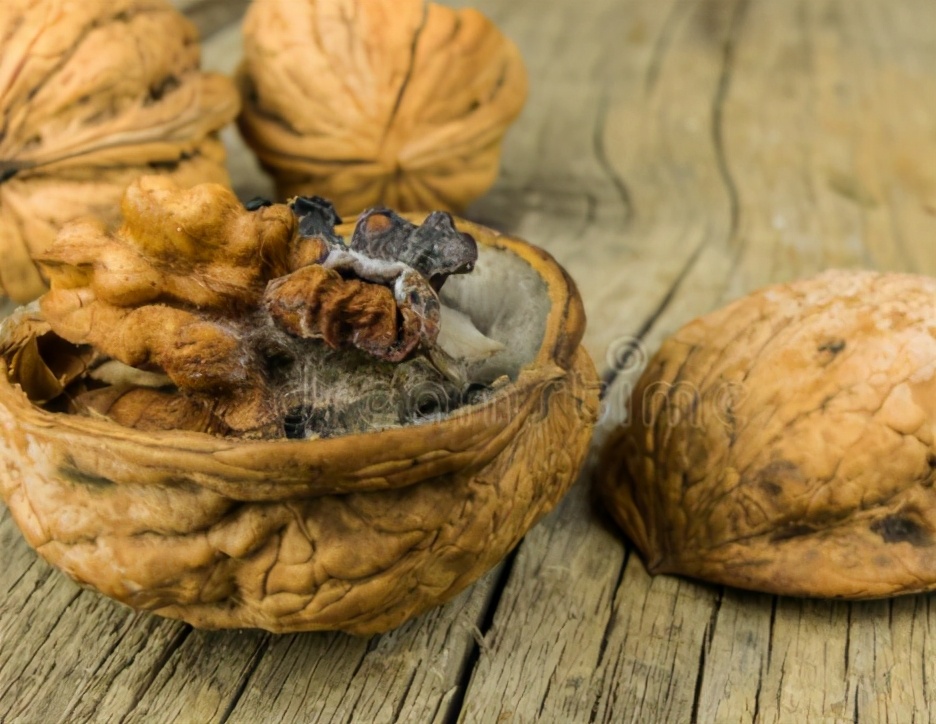 火腿发霉为什么还卖,火腿外面发霉里面为什么可以吃