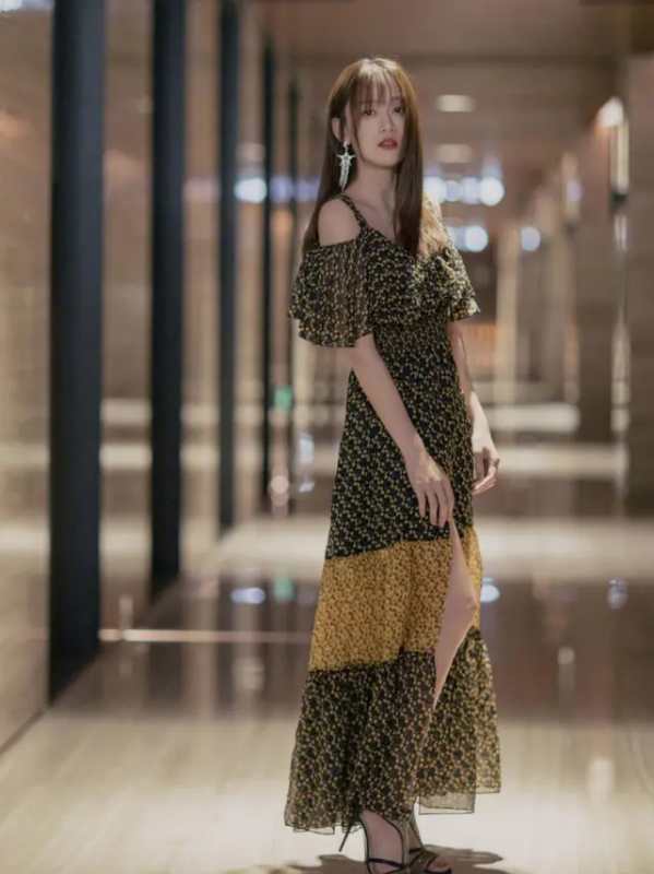 陈乔恩黑色挂脖裙图片,陈乔恩穿吊带裙